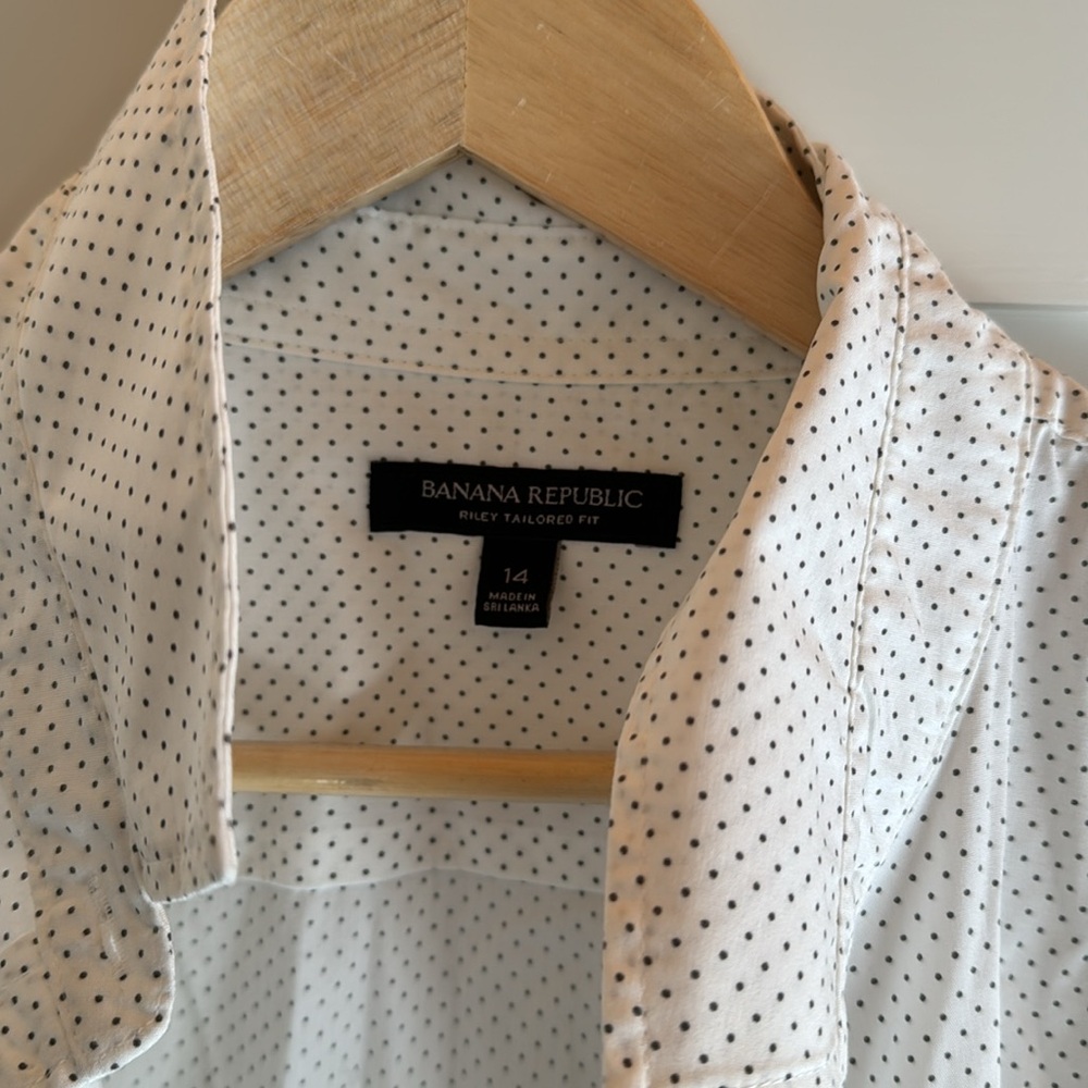 BR white Button Down w/ Black Dots #TaylorSwiftFashion - Picture 2 of 8